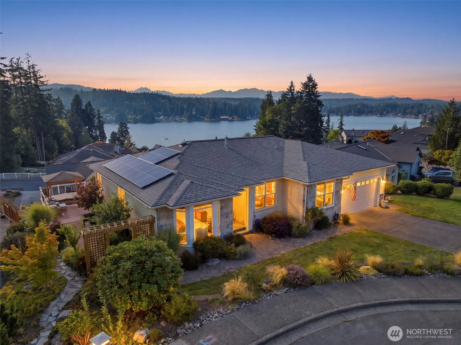 Property photo for 6086 Kingfisher Court, Bremerton