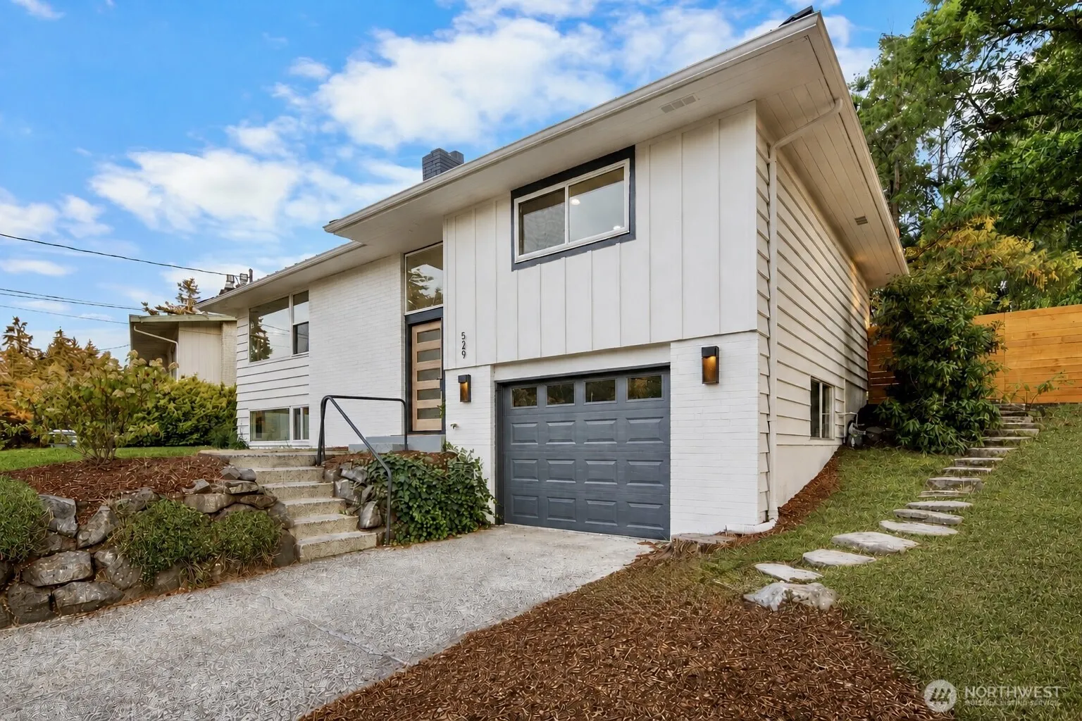 Property photo for 529 S 302nd Street, Federal Way photo 3