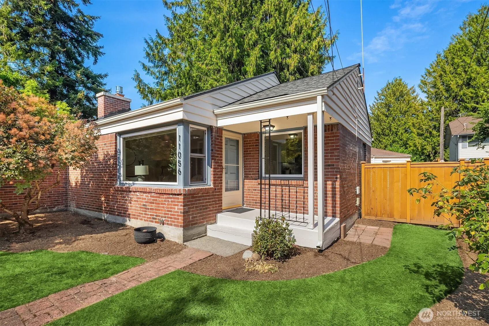 Property photo for 11056 Goodwin Way Ne, Seattle photo 2