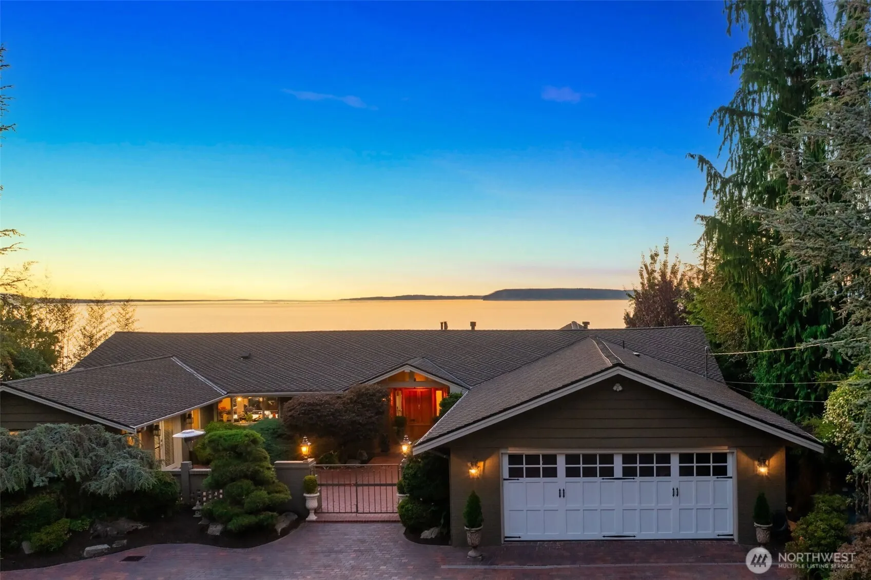 Property photo for 8723 Talbot Road, Edmonds photo 3
