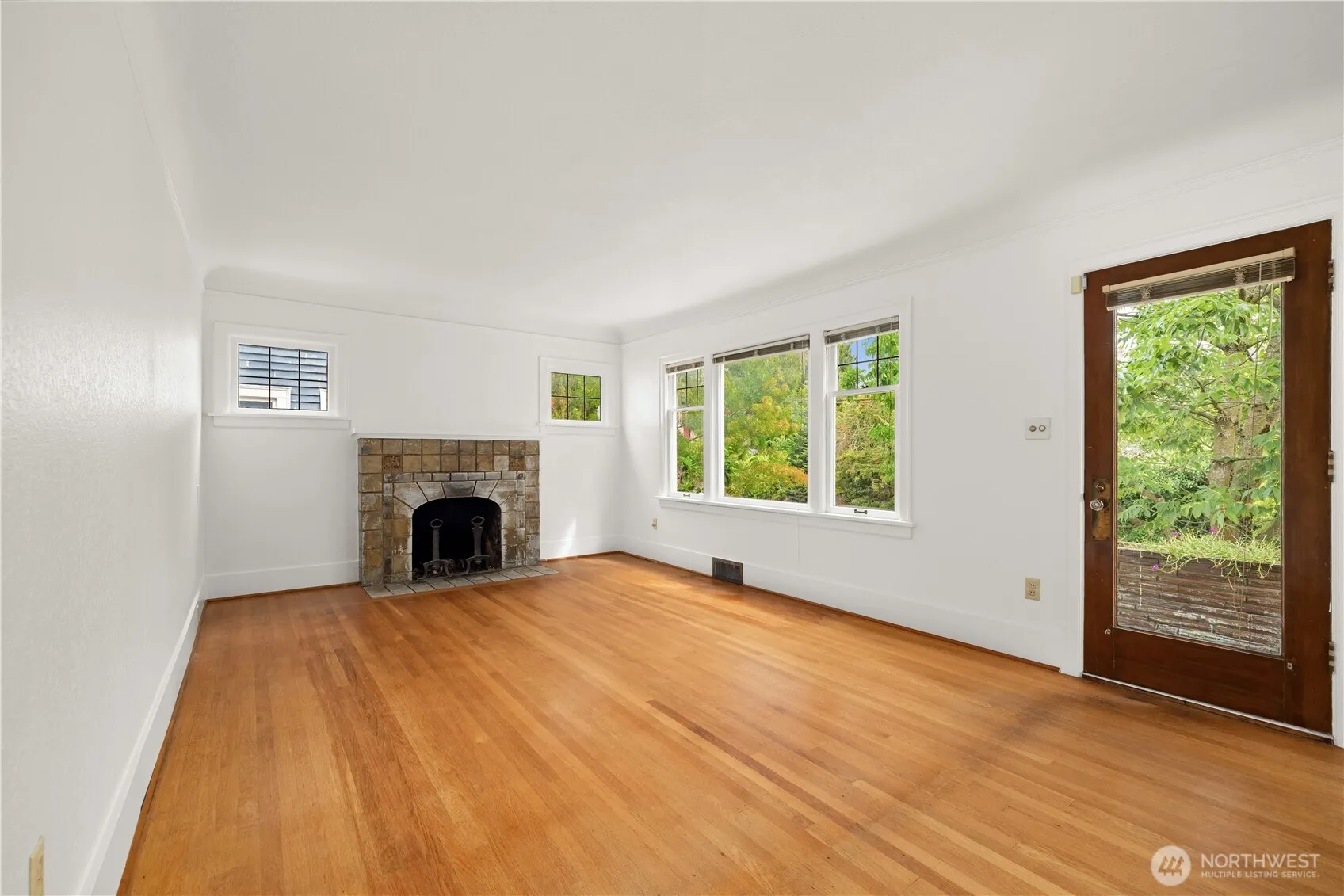 Property photo for 8311 3rd Avenue Nw, Seattle photo 4