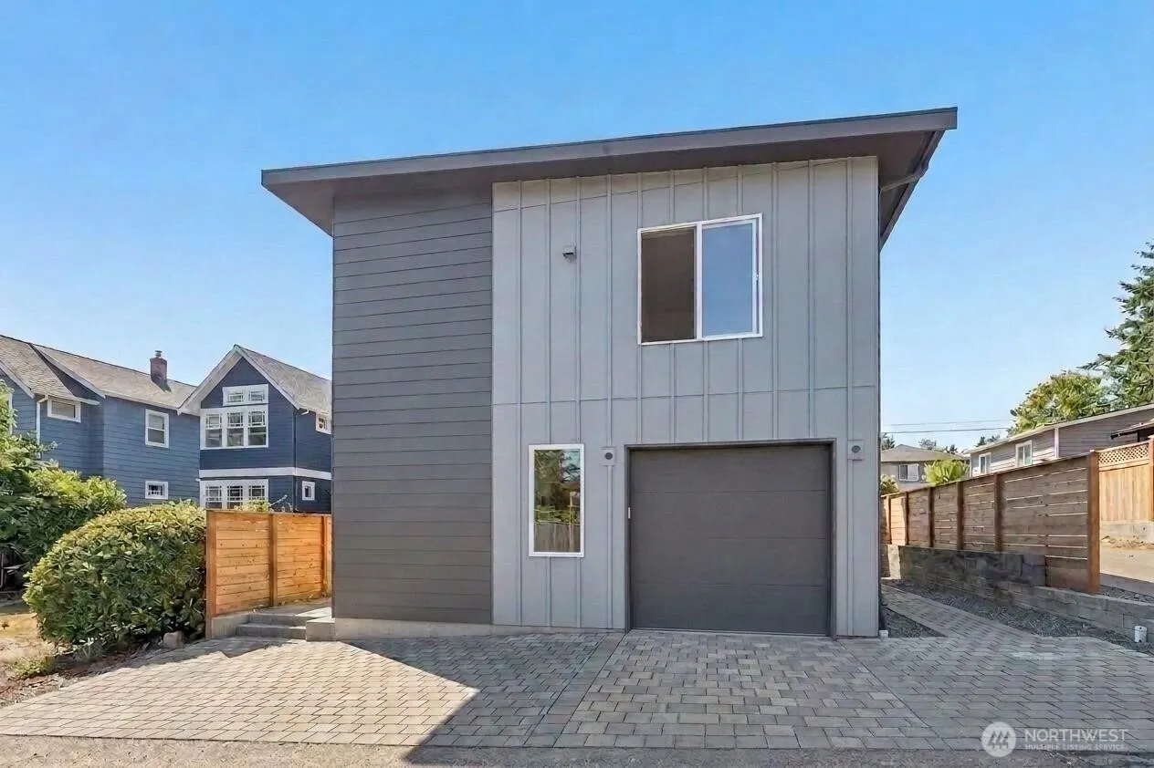 Property photo for 5042 35th Avenue Ne, Seattle photo 2