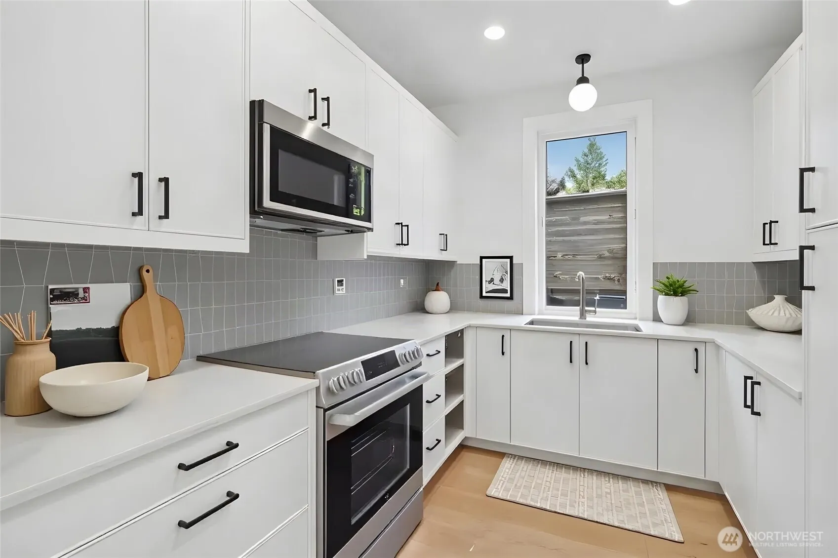 Property photo for 5042 35th Avenue Ne, Seattle photo 3