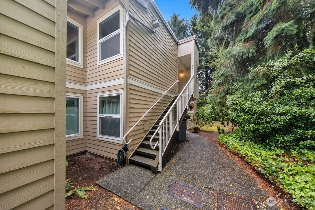 Property photo for 14633 Ne 40th Street #k8, Bellevue photo 2