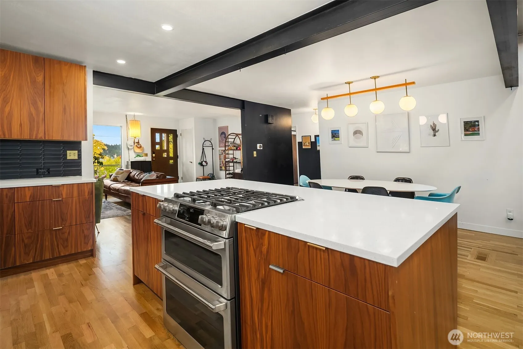 Property photo for 10619 Sand Point Way Ne, Seattle photo 4