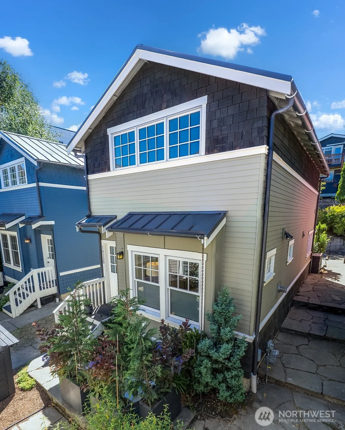 Property photo for 1613 21st Avenue #b, Seattle photo 2