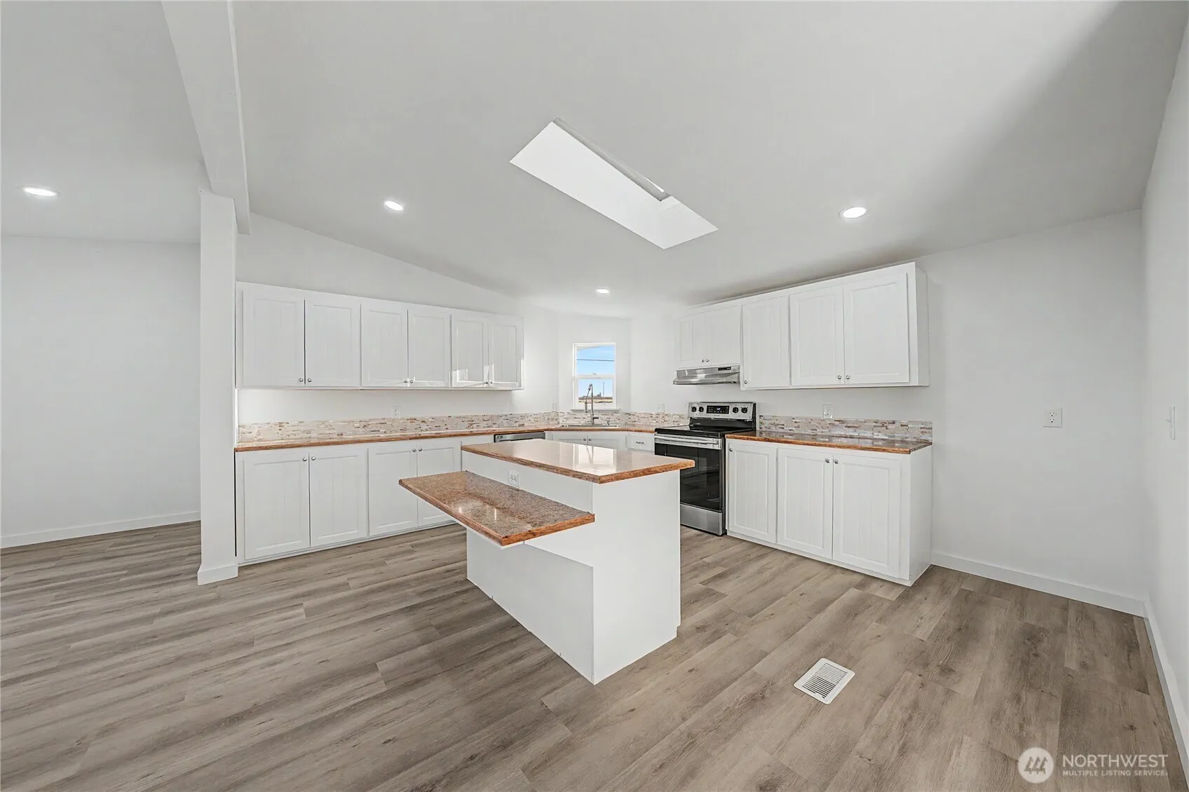 Property photo for 10124 Ne Rd 16, Moses Lake photo 2