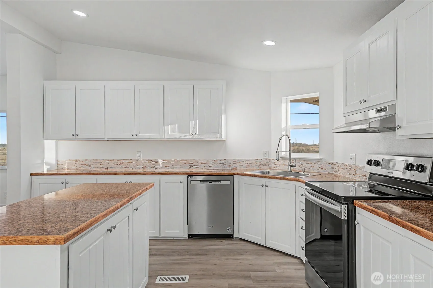 Property photo for 10124 Ne Rd 16, Moses Lake photo 4