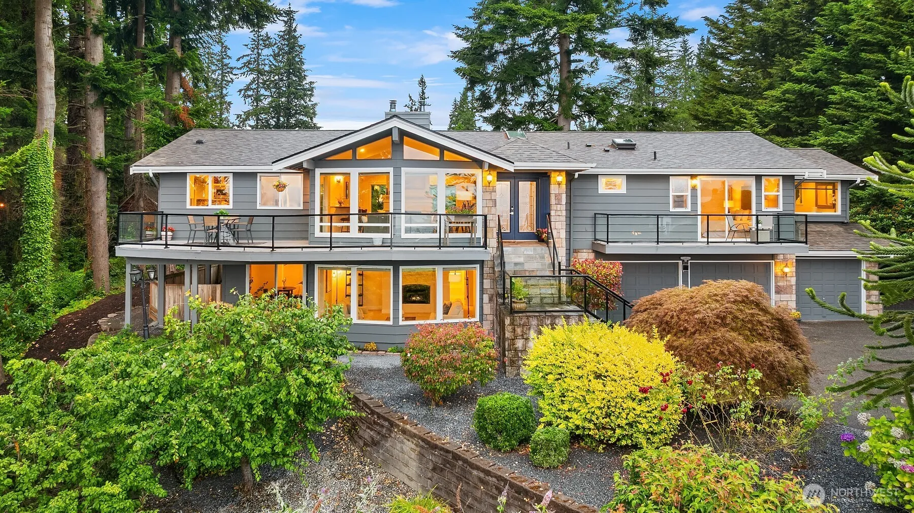 Property photo for 310 Skyline Drive, Edmonds photo 2