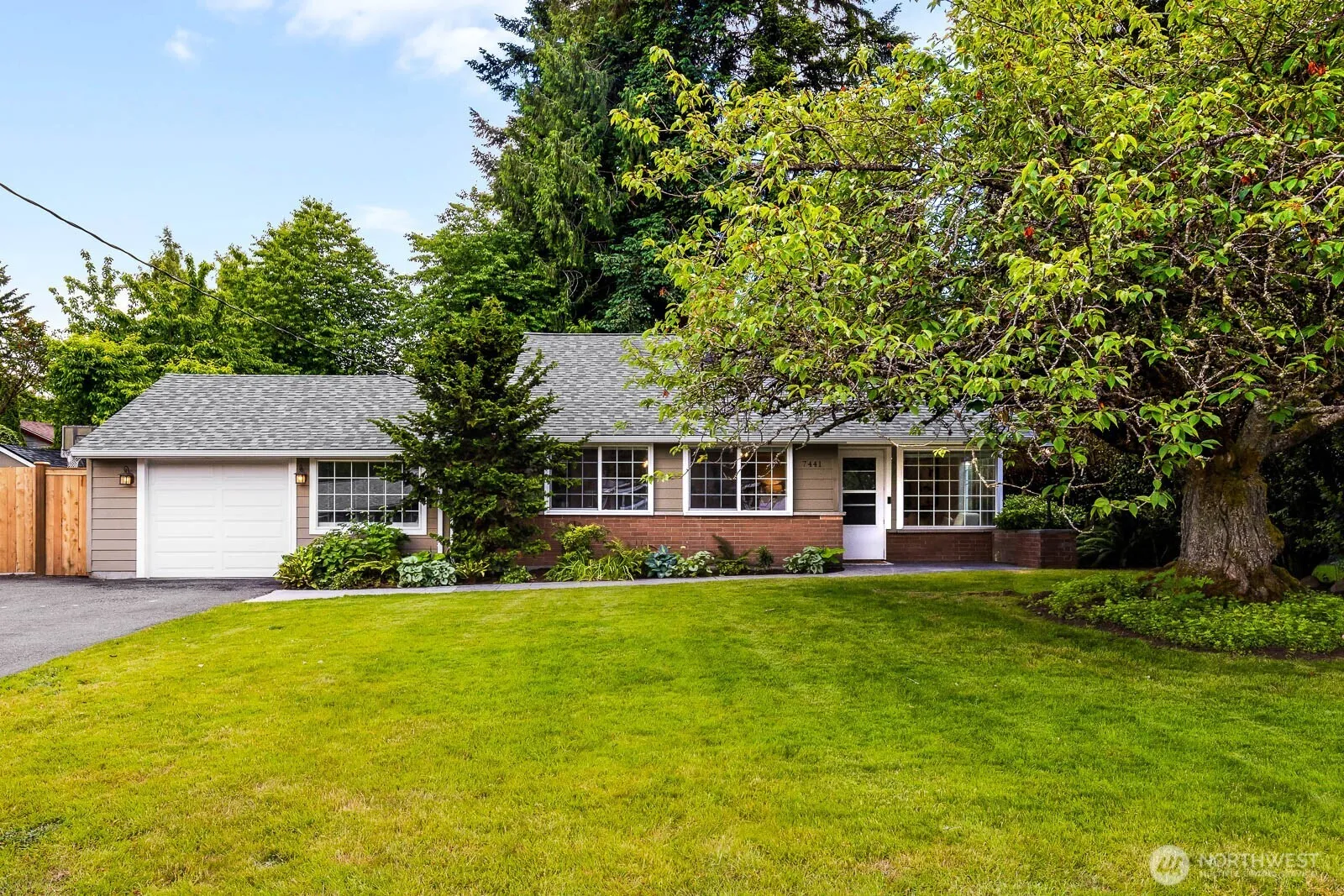 Property photo for 7441 Ne 145th St, Kirkland