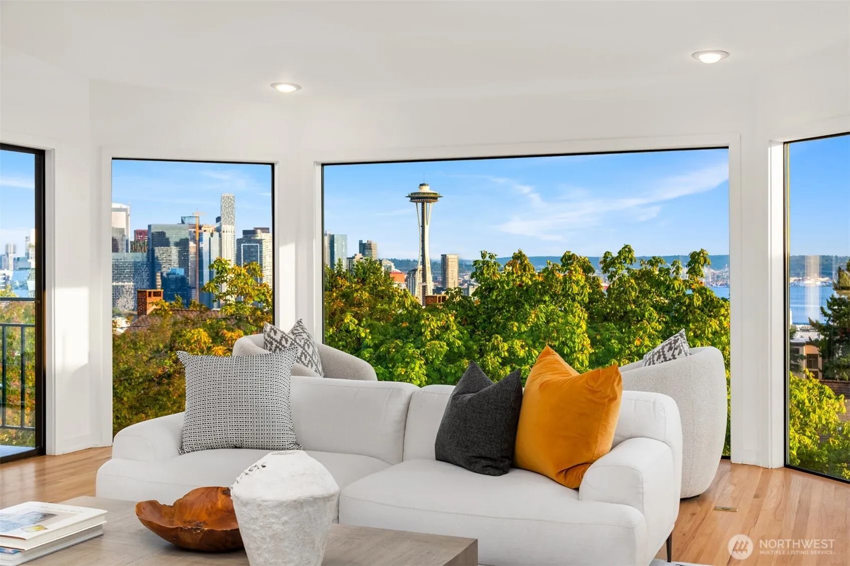 Property photo for 118 Highland Drive, Seattle photo 3