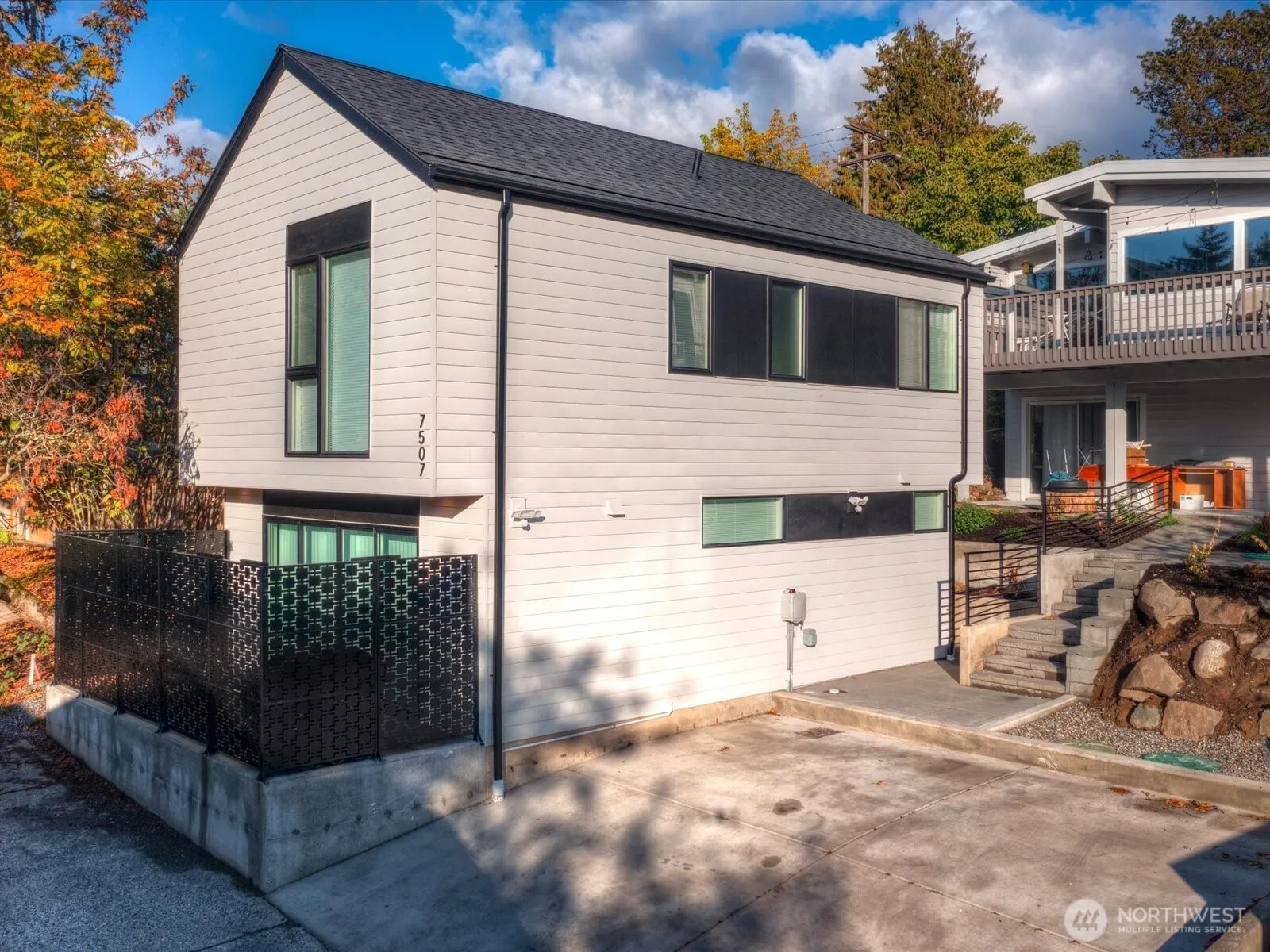Property photo for 7507 Latona Avenue Ne, Seattle photo 2