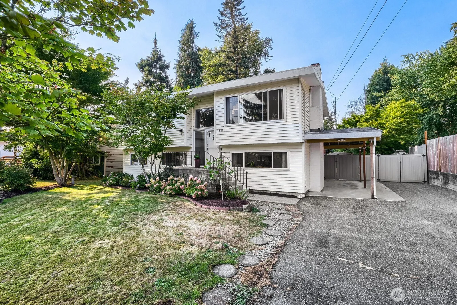 Property photo for 1421 218th Street Sw, Lynnwood photo 3