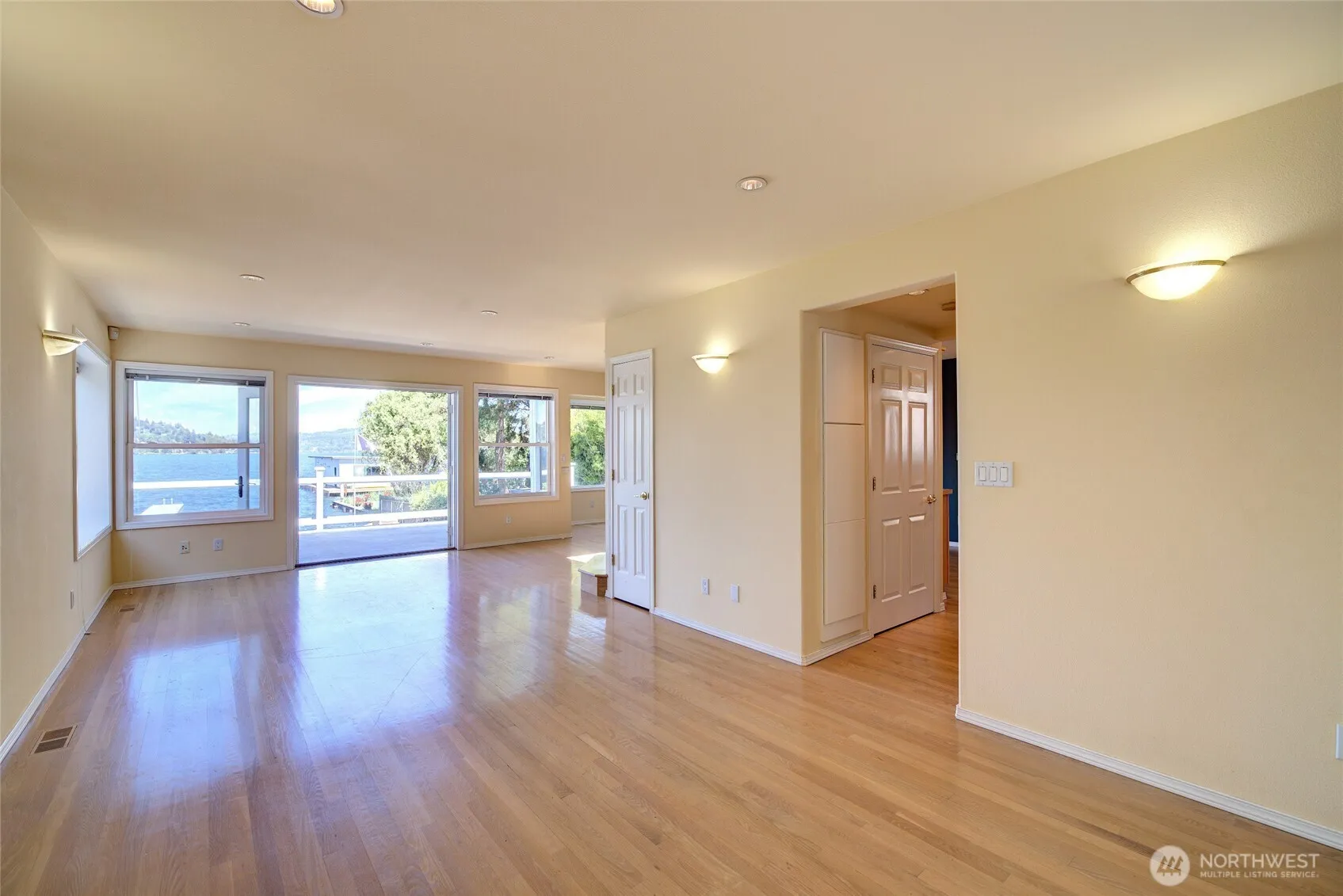 Property photo for 9942 Rainier Avenue S, Seattle photo 4