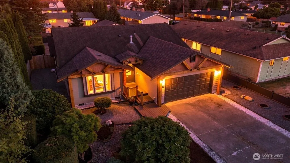 Property photo for 1218 10th Avenue Nw, Puyallup photo 2