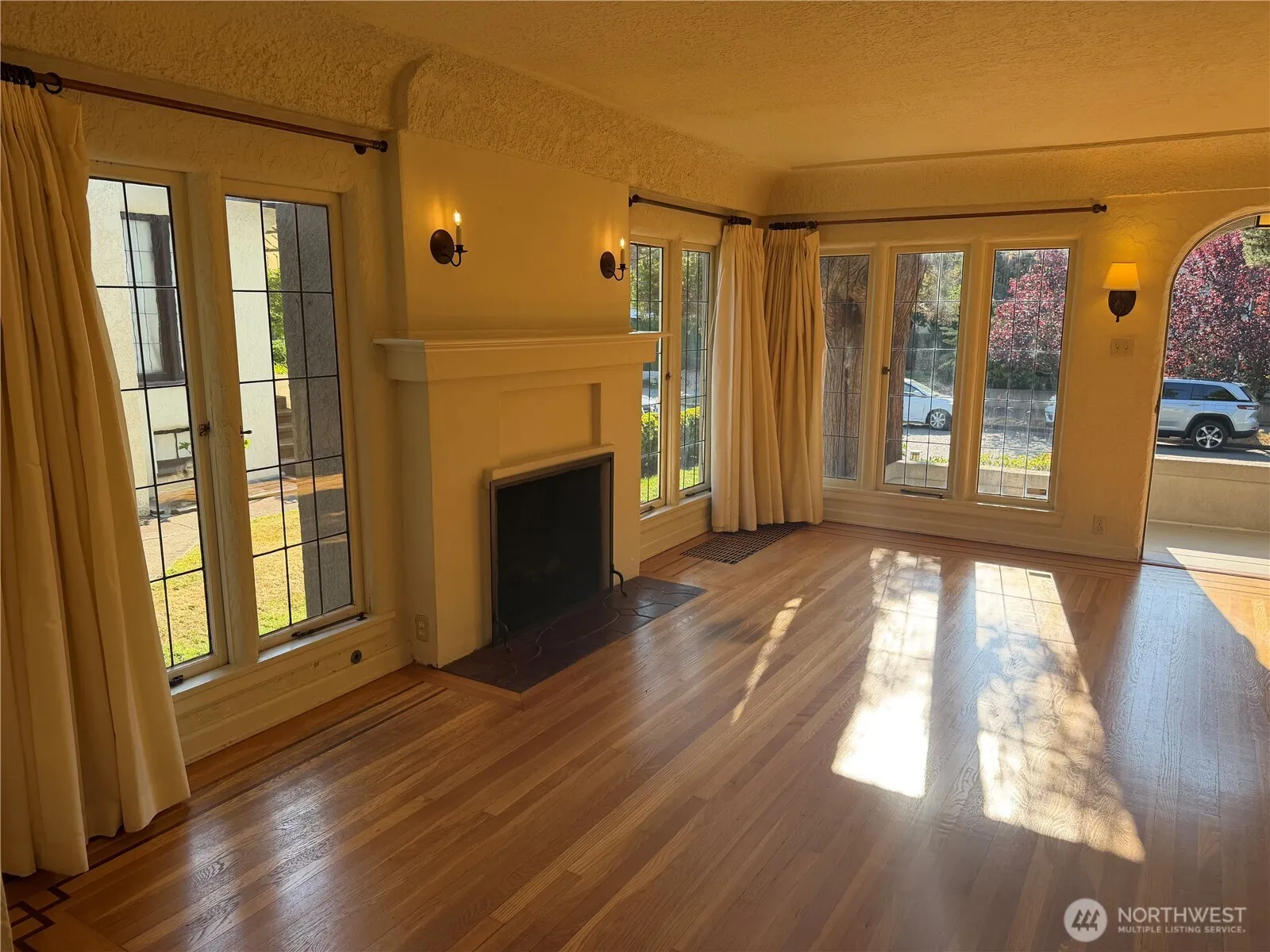 Property photo for 2014 41st Avenue E, Seattle photo 3