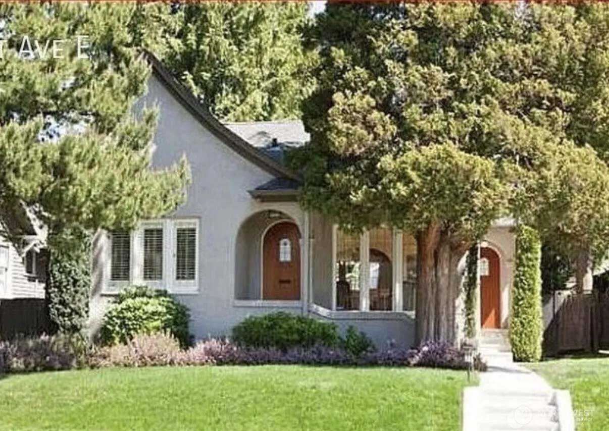 Property photo for 2014 41st Avenue E, Seattle