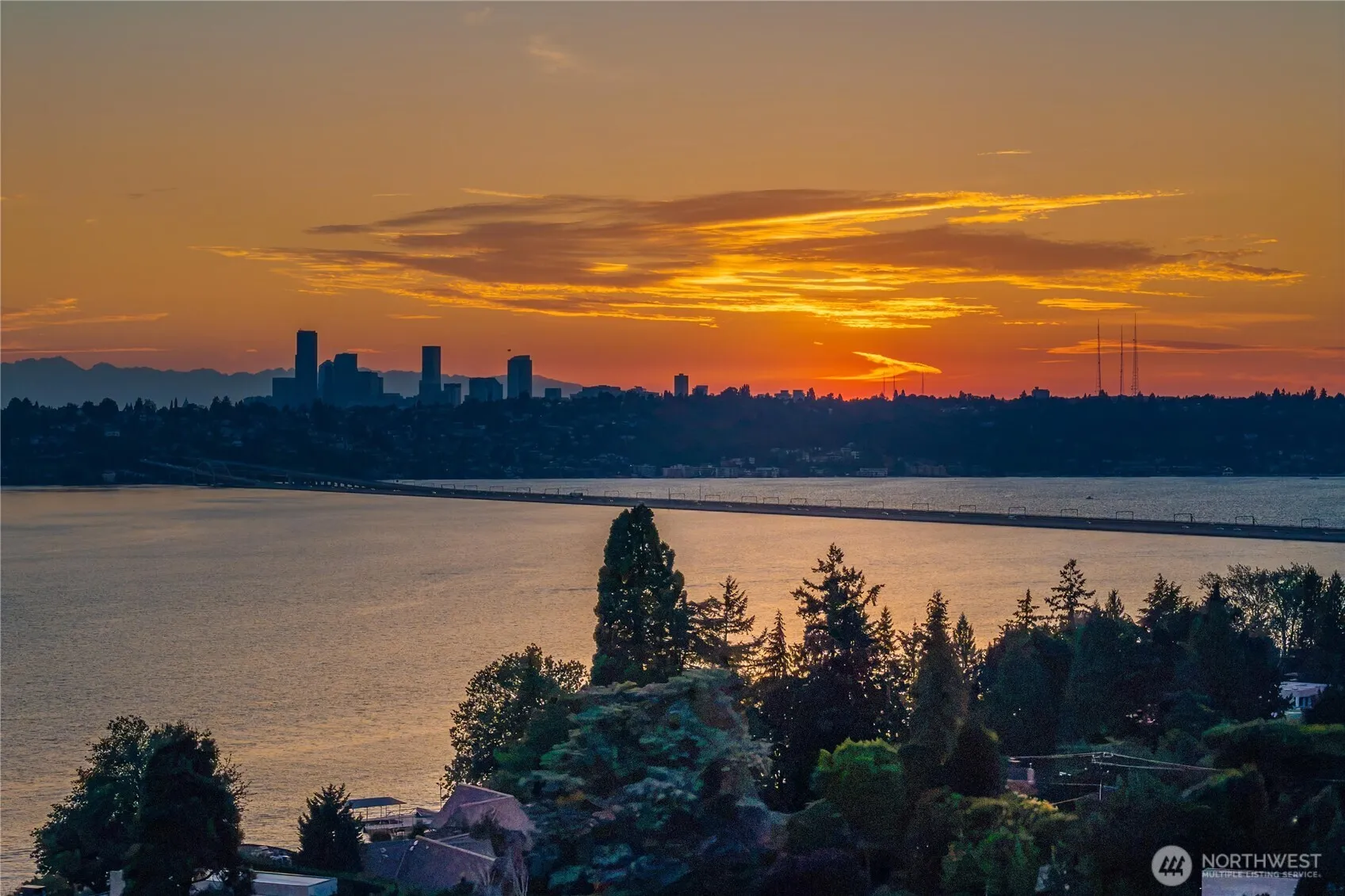 Property photo for 3410 W Mercer Way, Mercer Island photo 4