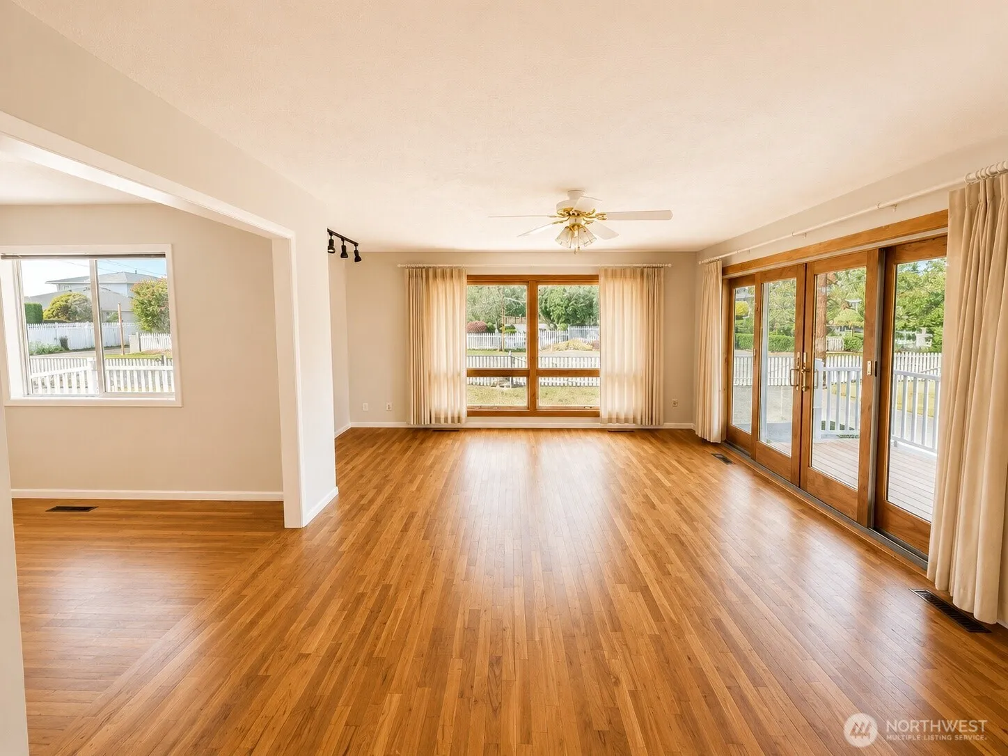 Property photo for 216 Caspers Street, Edmonds photo 4