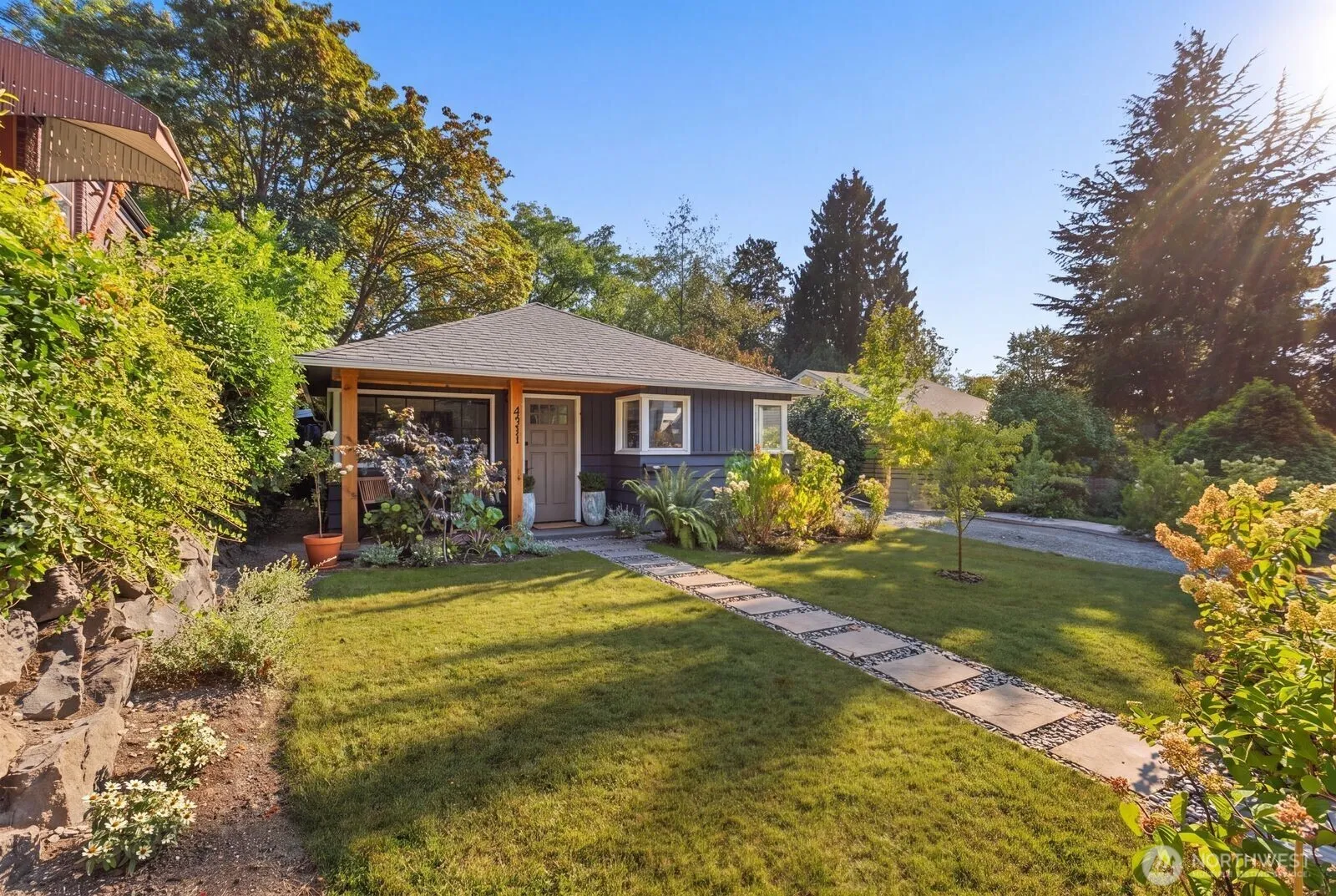 Property photo for 4311 Ne 55th Street, Seattle photo 2