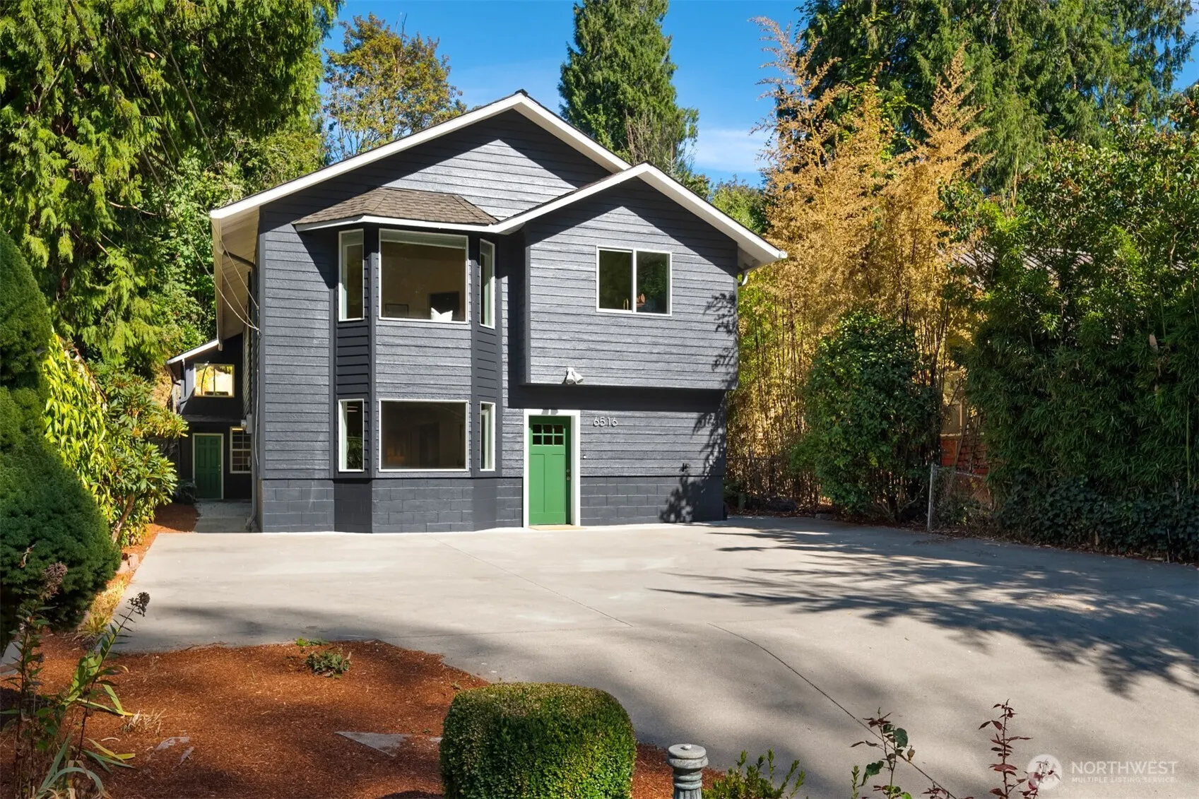 Property photo for 6516 24th Avenue Sw, Seattle photo 2