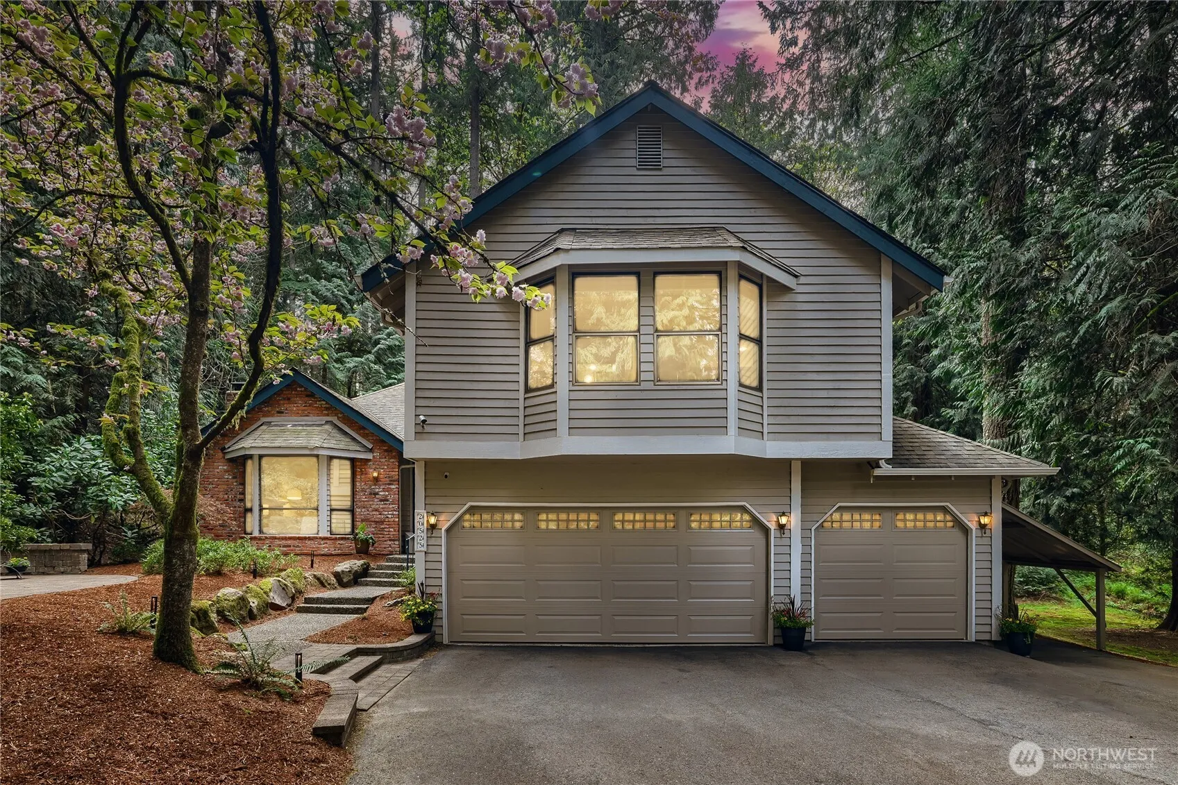 Property photo for 20525 Ne 68th Street, Redmond photo 2