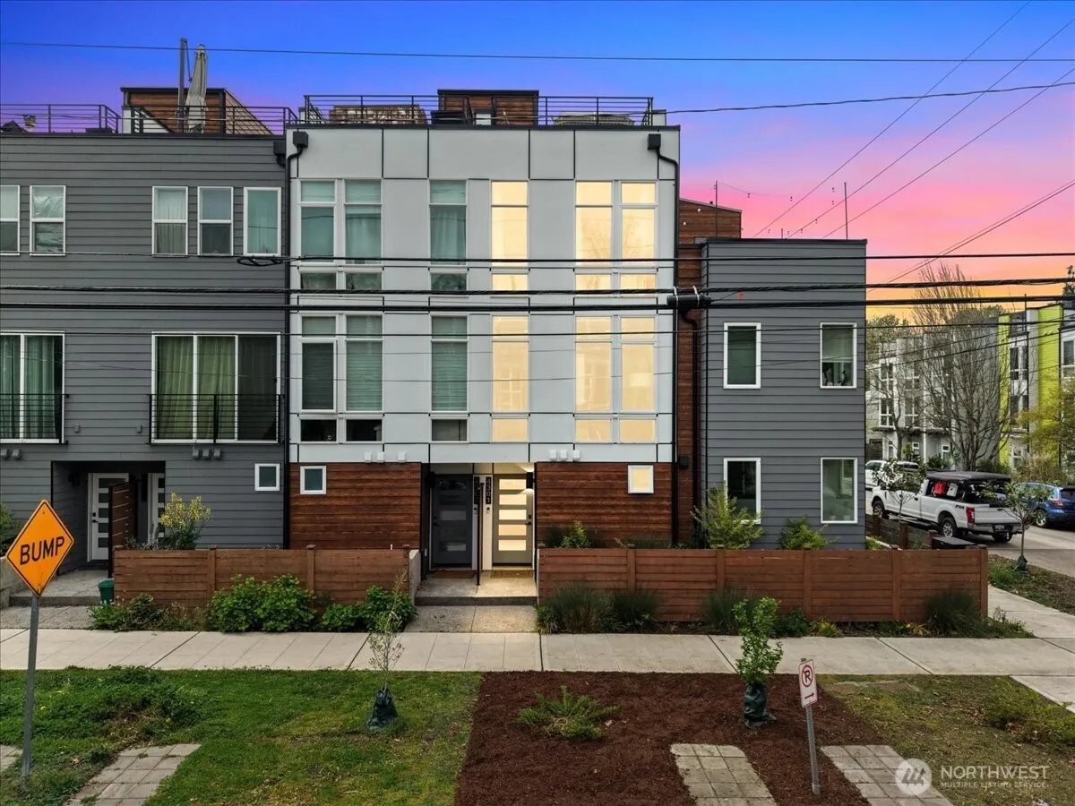 Property photo for 4301 Sw 26th Sw, Seattle