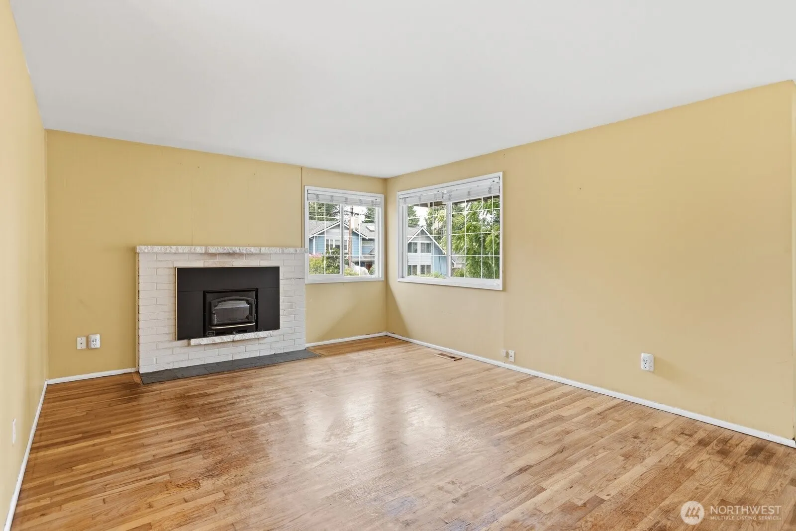 Property photo for 15634 Ne 1st Place, Bellevue photo 3