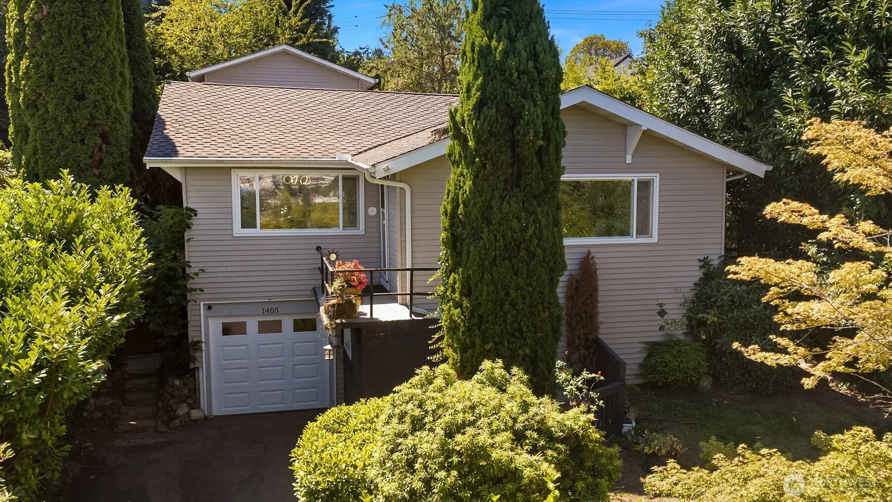 Property photo for 1405 S 100th Street, Seattle