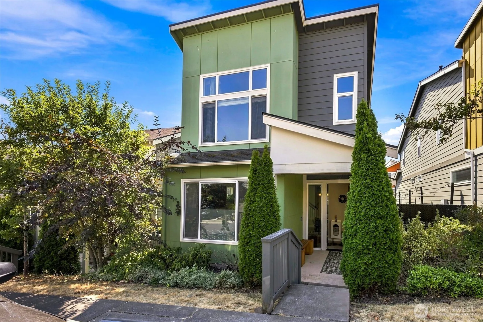 Property photo for 831 Sw 96th Place, Seattle photo 2
