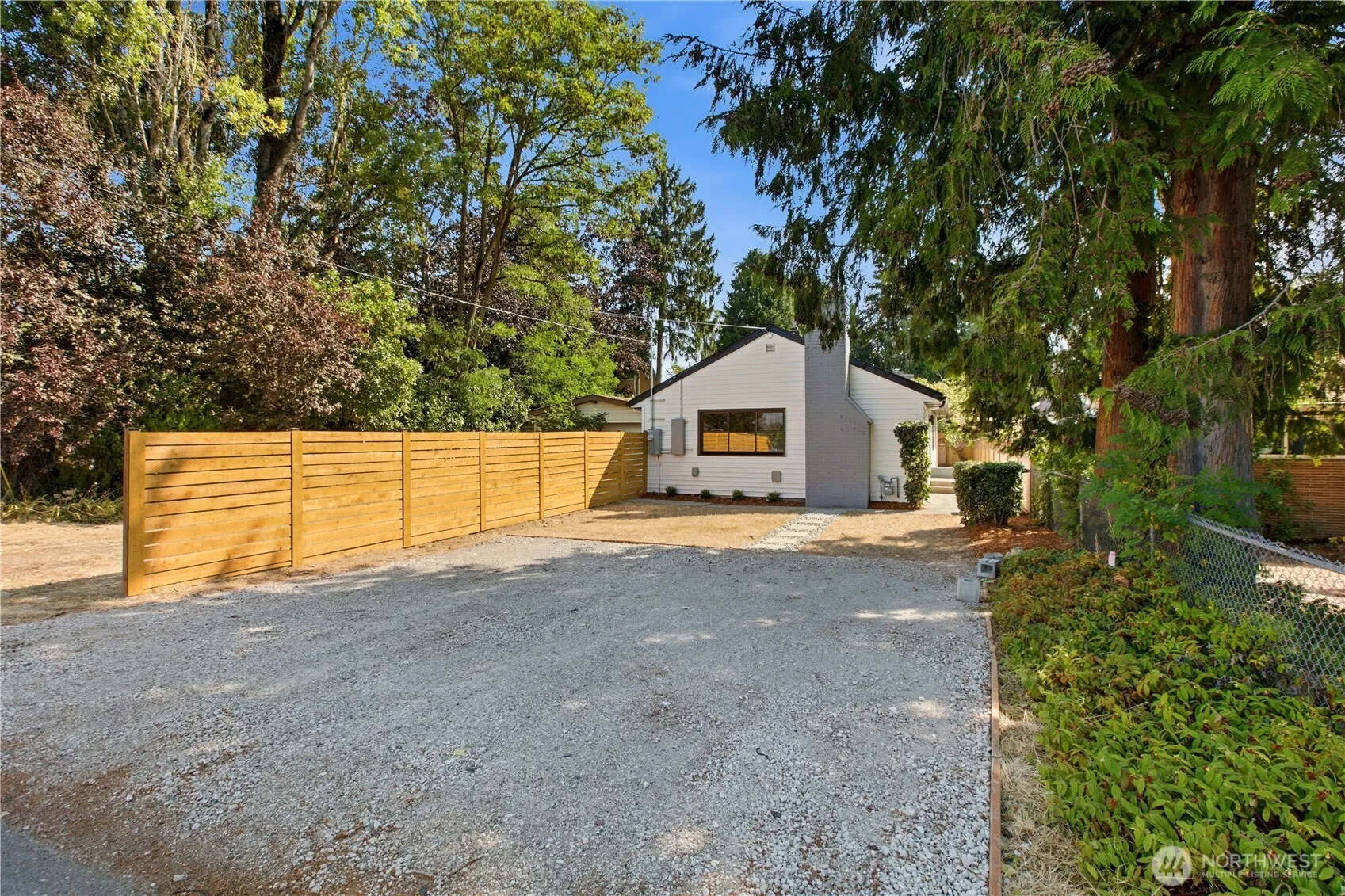 Property photo for 12504 8th Avenue Sw, Burien photo 2