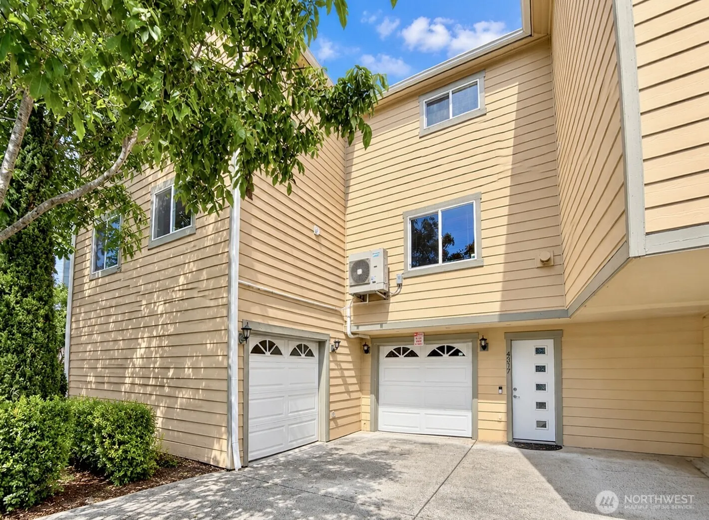 Property photo for 2604 Sw Genesee St, Seattle