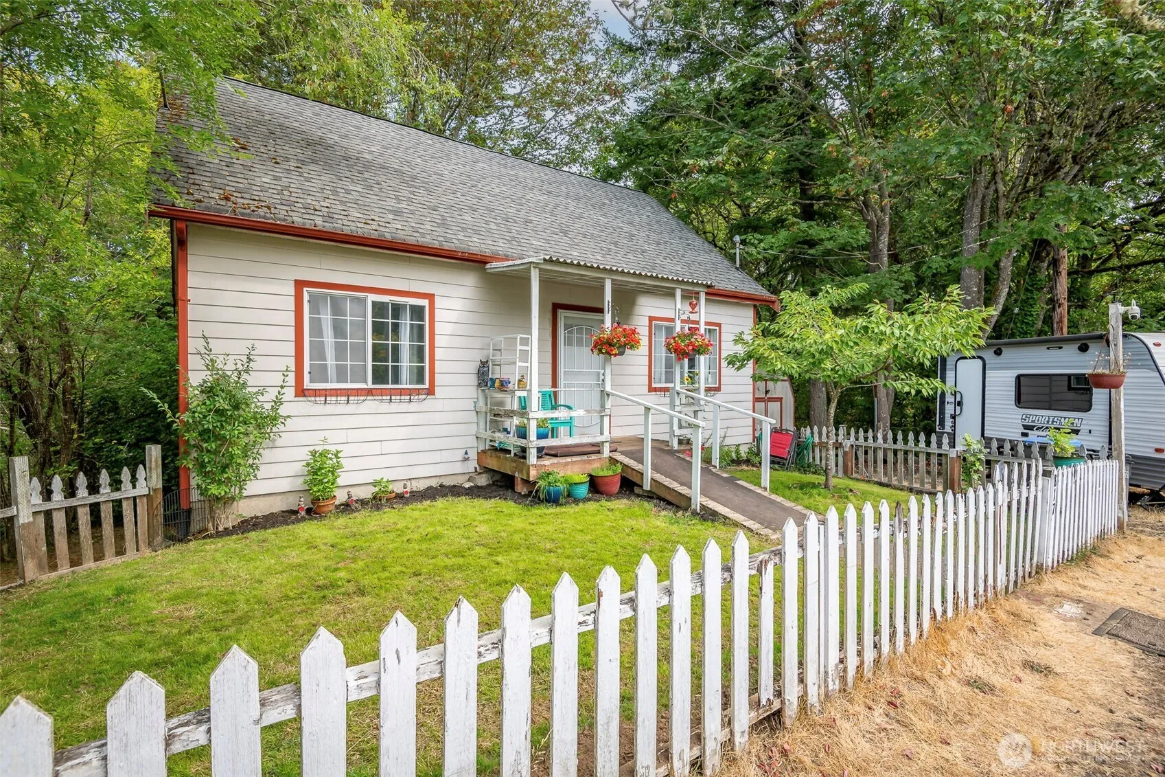 Property photo for 817 Kendall Street, Port Orchard photo 2