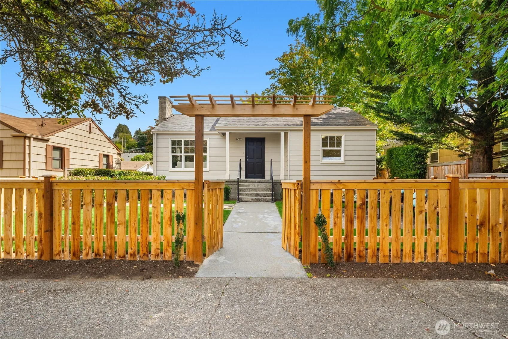 Property photo for 5616 Fauntleroy Way Sw, Seattle photo 2