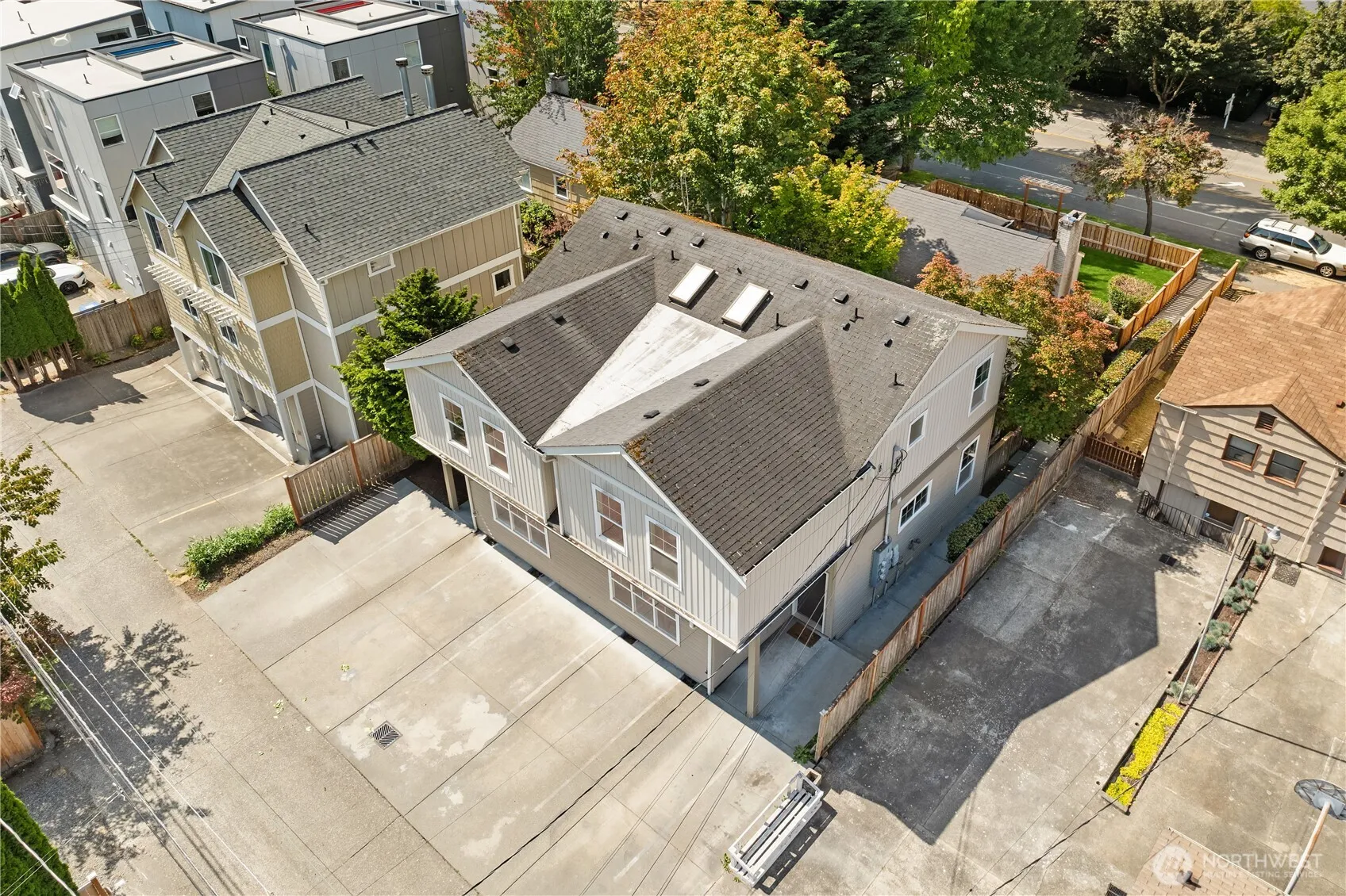 Property photo for 5616 Fauntleroy Way Sw, Seattle photo 2