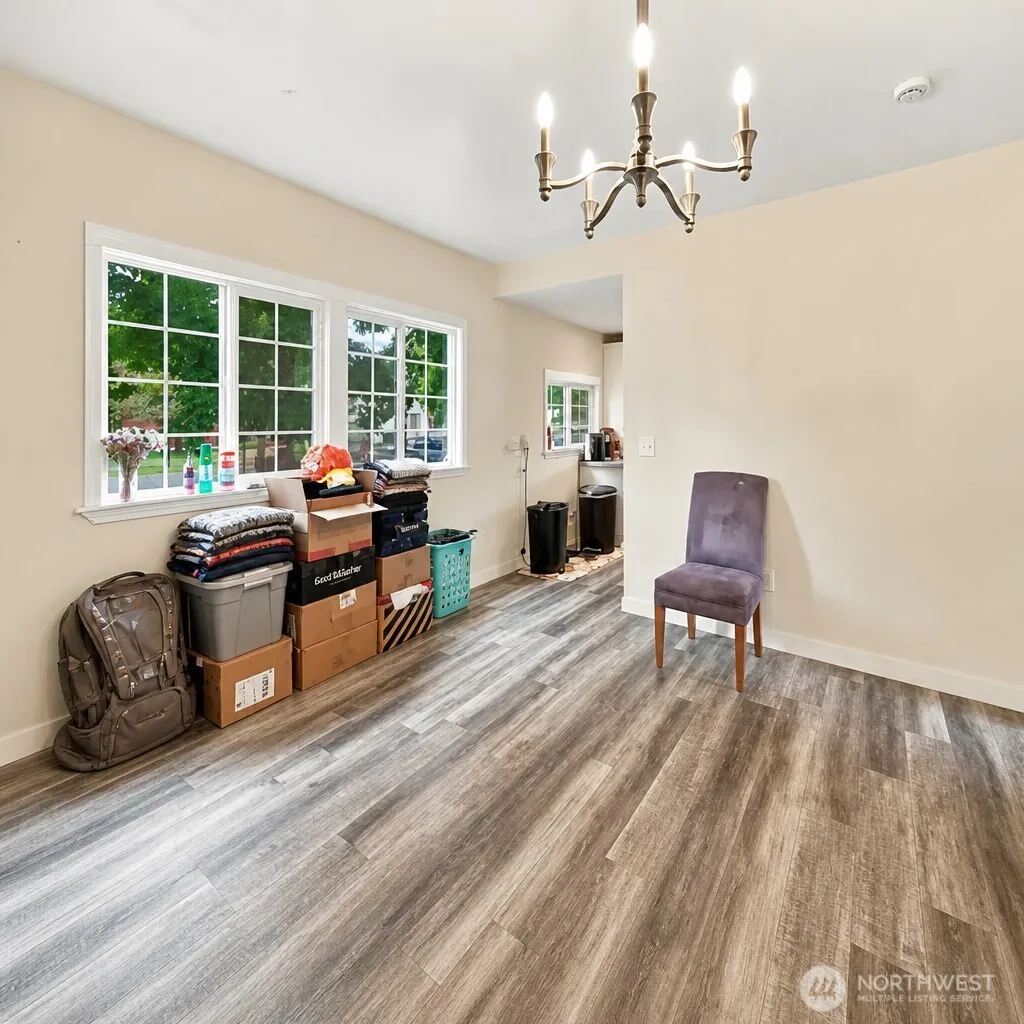 Property photo for 702 5th Avenue Nw, Puyallup photo 3