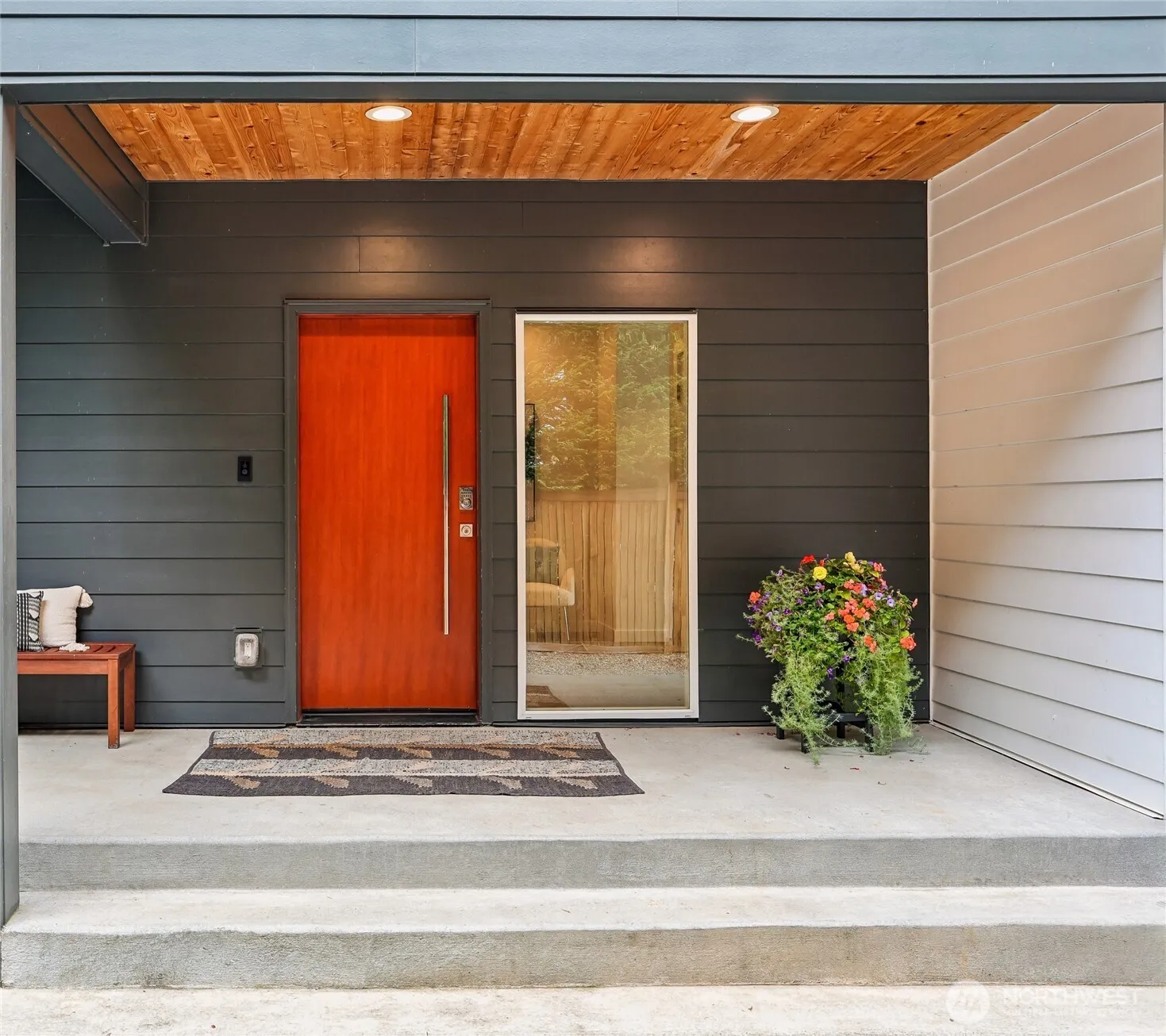 Property photo for 10030 37th Avenue Sw, Seattle photo 3