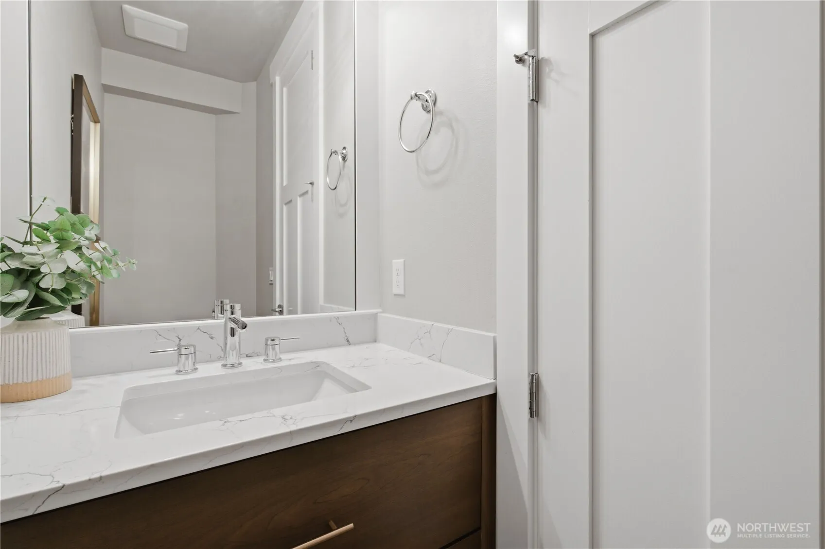 Property photo for 12229 Ne 100th Street, Kirkland photo 3