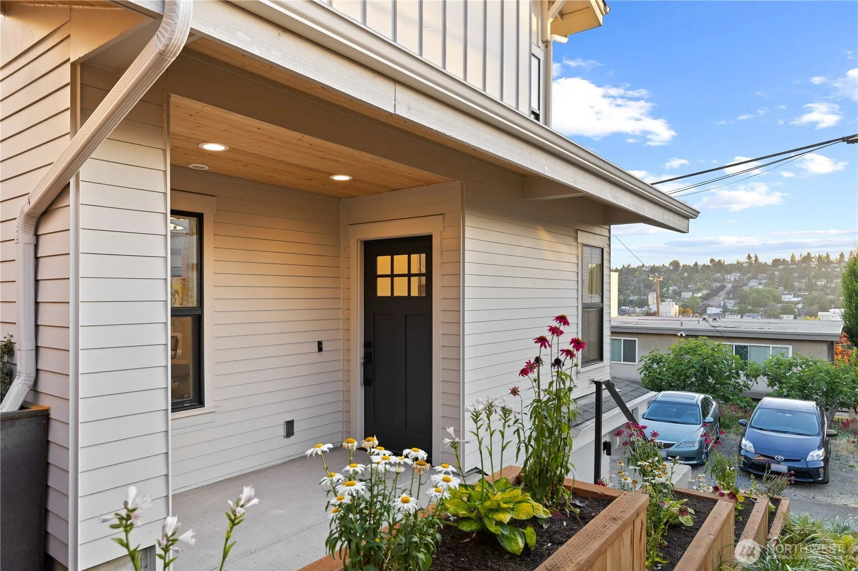 Property photo for 3245 13th Avenue W, Seattle photo 2