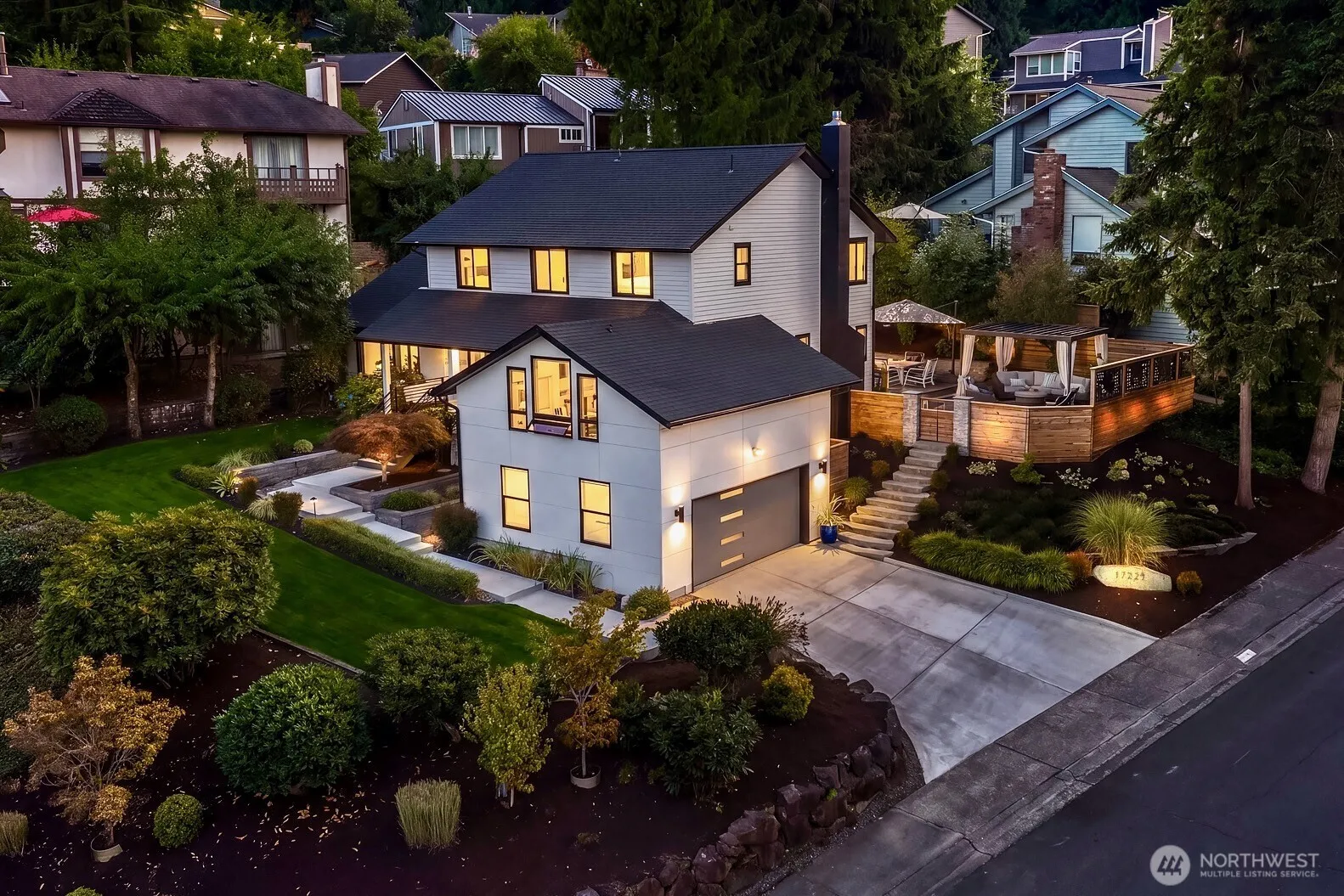Property photo for 17227 Se 40th Place, Bellevue photo 2