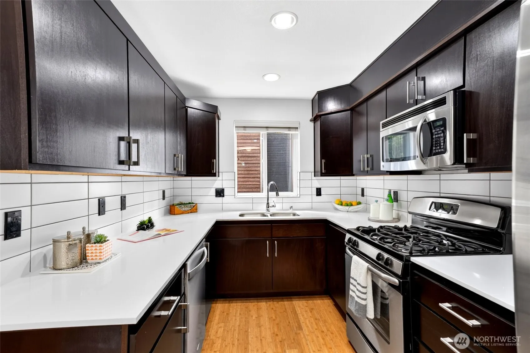 Property photo for 2122 Ne 89th Street, Seattle photo 4