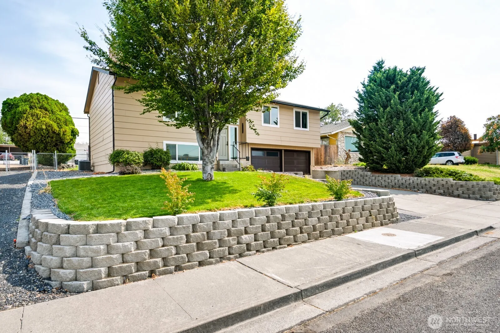 Property photo for 1213 S Skyline Drive, Moses Lake photo 2