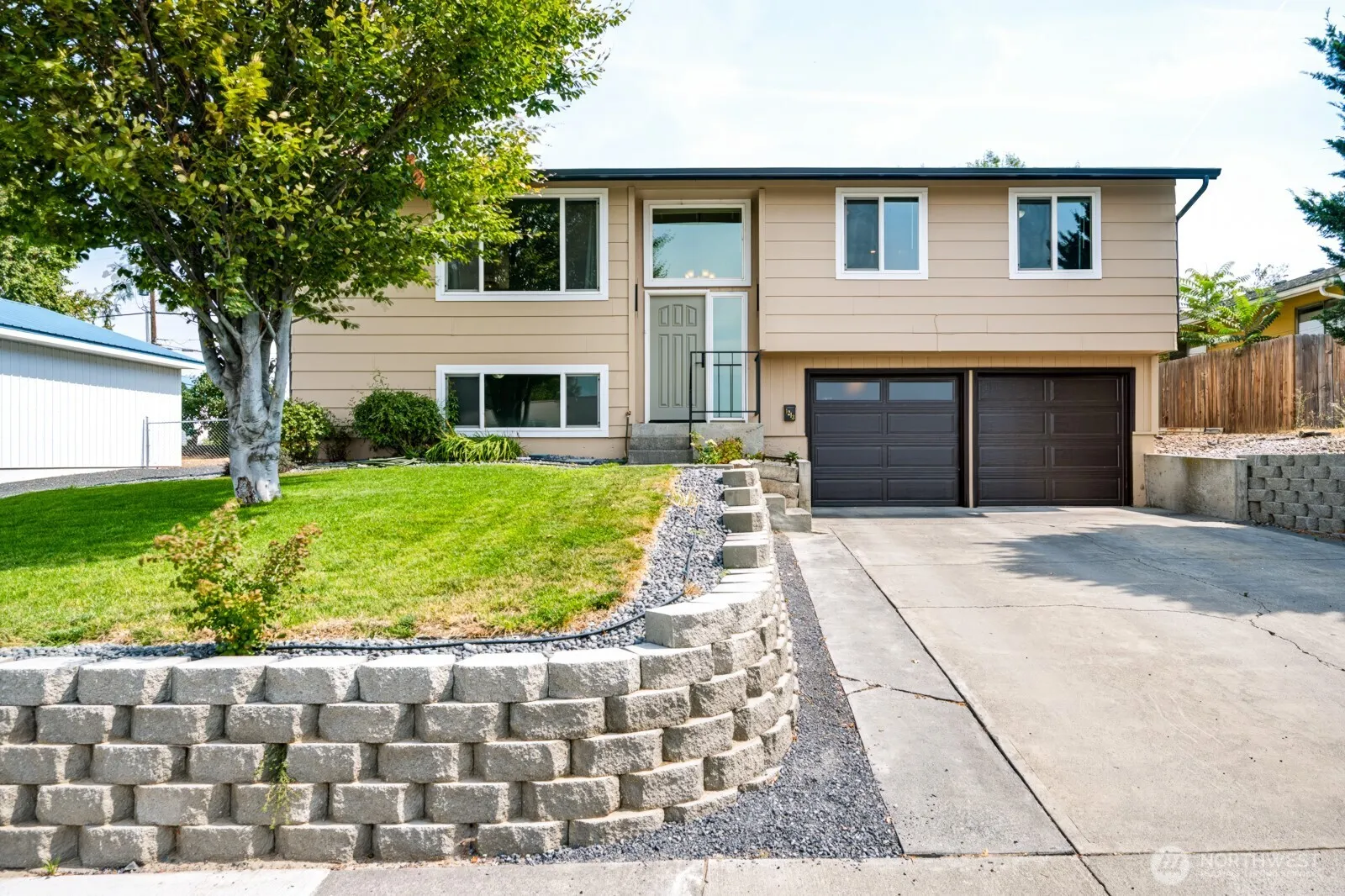 Property photo for 1213 S Skyline Drive, Moses Lake