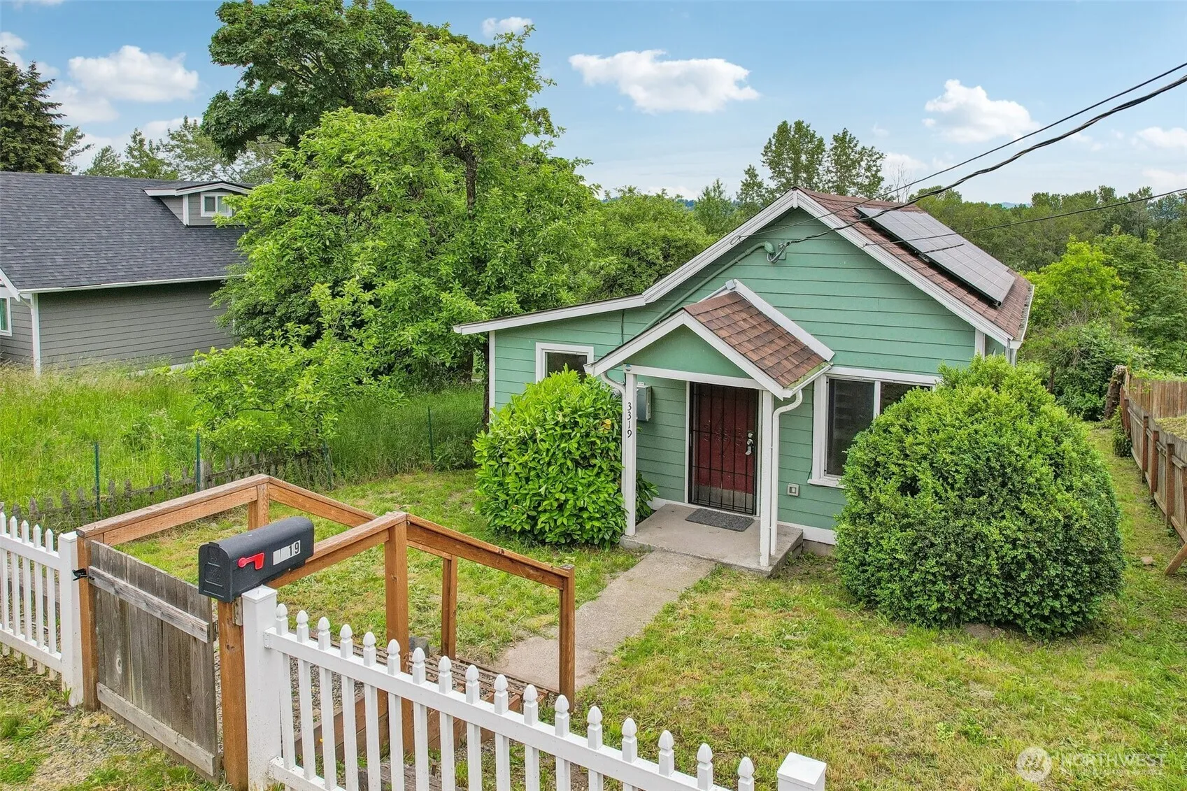 Property photo for 3319 E Grandview Avenue, Tacoma photo 2