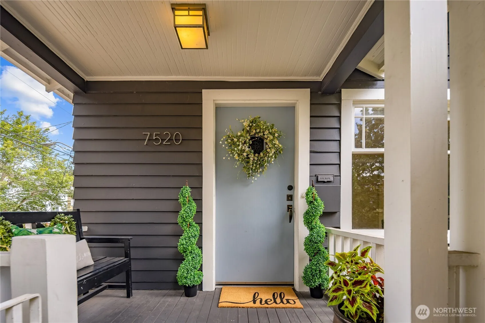 Property photo for 7520 Linden Avenue N, Seattle photo 3