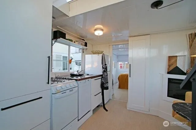 Property photo for 2040 Westlake Avenue N #slip14, Seattle photo 3