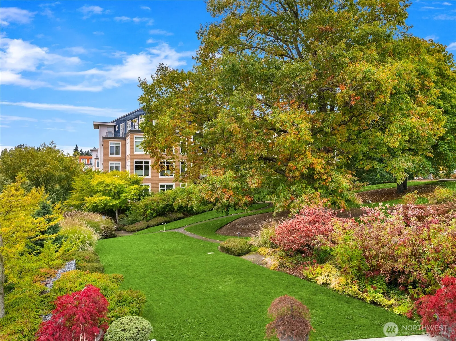 Property photo for 125 Ferncliff Avenue Ne #e242, Bainbridge Island photo 4