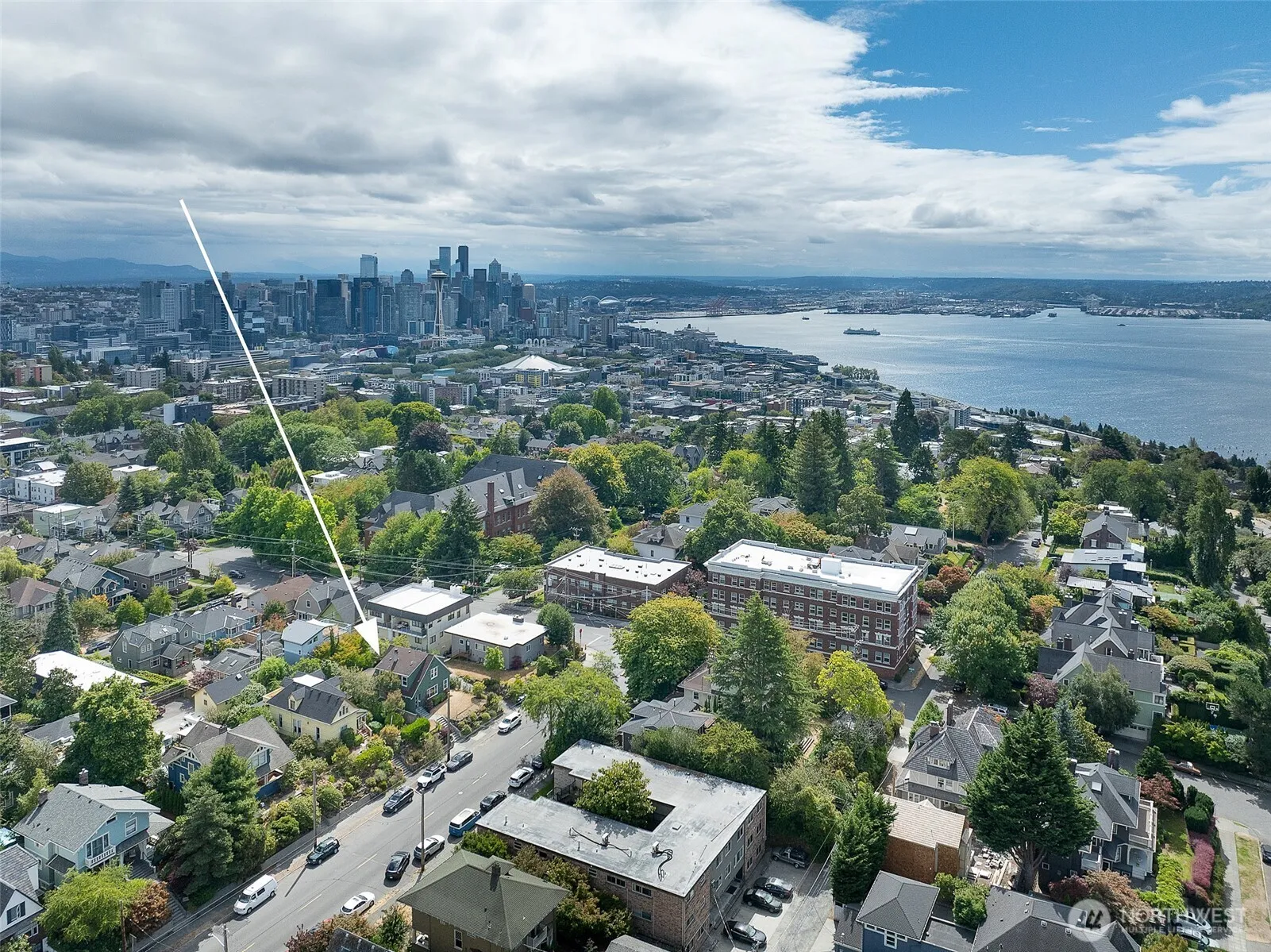 Property photo for 1512 6th Avenue W, Seattle photo 2