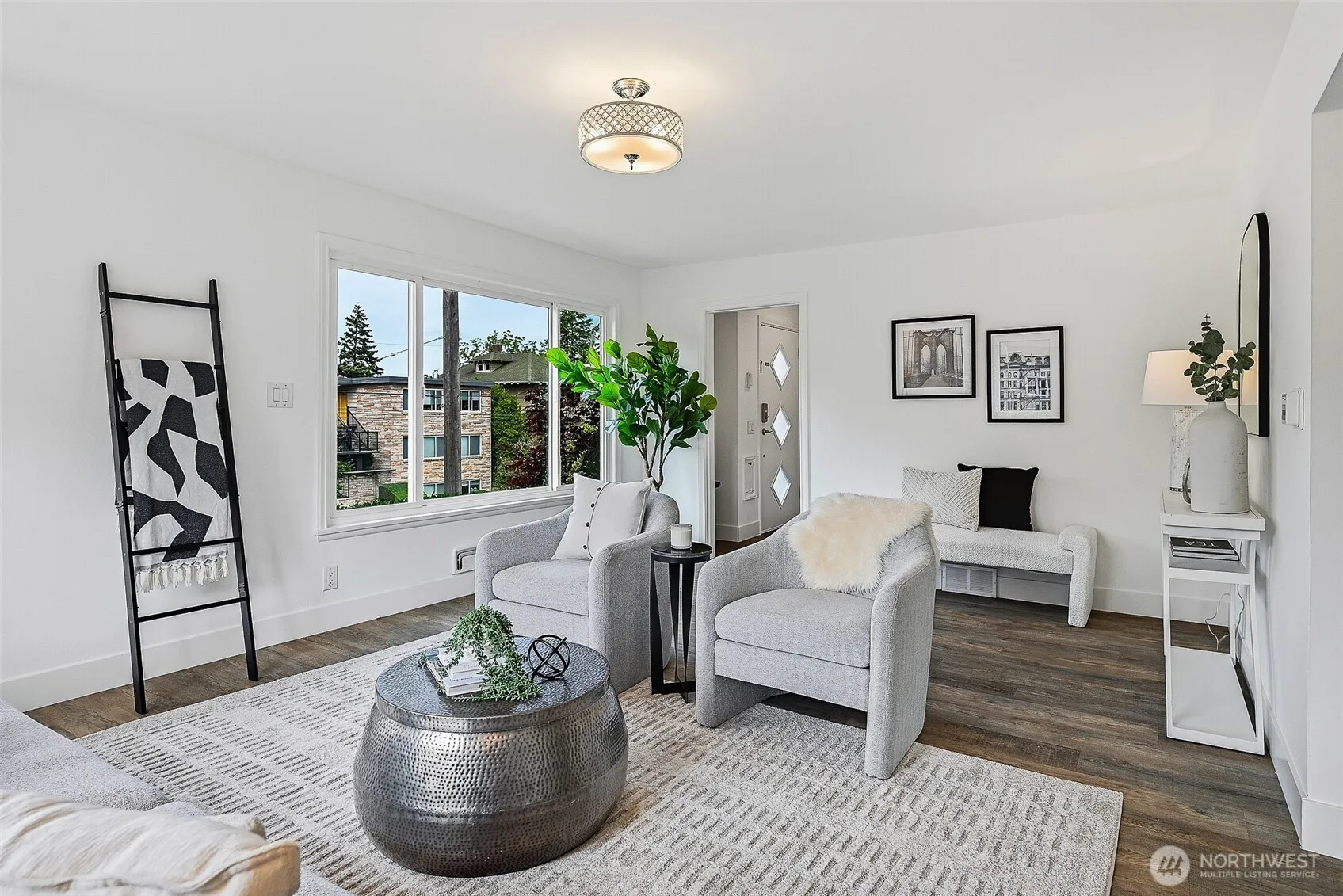 Property photo for 1512 6th Avenue W, Seattle photo 4