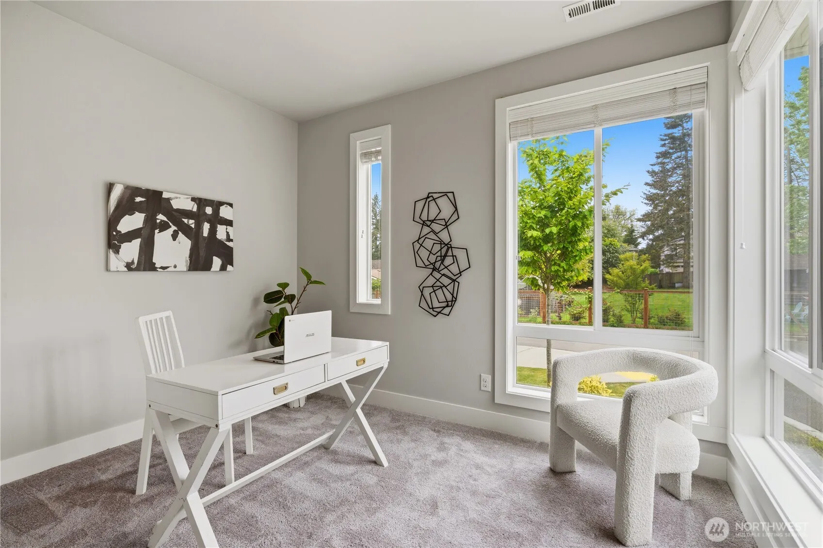 Property photo for 8215 Ne 126th Drive, Kirkland photo 2